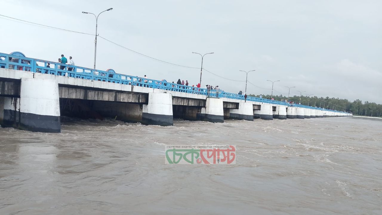 তিস্তা বিপদসীমার ওপরে, খুলে দেওয়া হলো ৪৪টি গেট