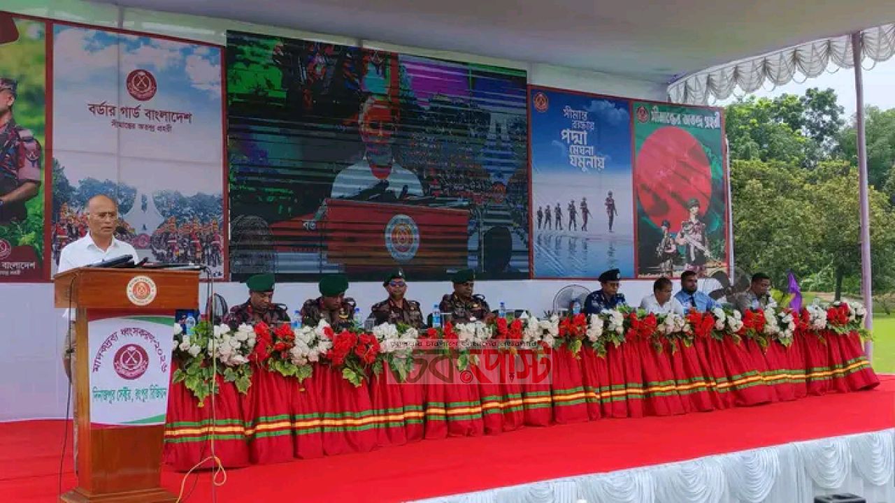 দিনাজপুরে ১১ কোটি টাকার মাদক ধ্বংস, কঠোর বার্তা বিজিবির