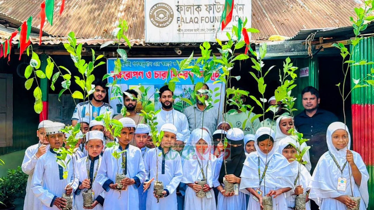 সৈয়দপুরে জুলাই শহীদদের স্মরণে মোনাজাত ও বৃক্ষরোপণ