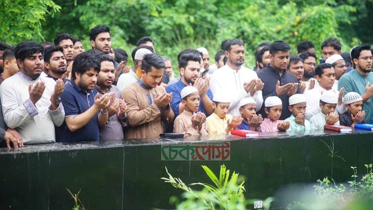দেশ গড়তে জুলাই জাগরণ’ কর্মসূচি শুরু, শহীদদের গণকবরে এনসিপির শ্রদ্ধা