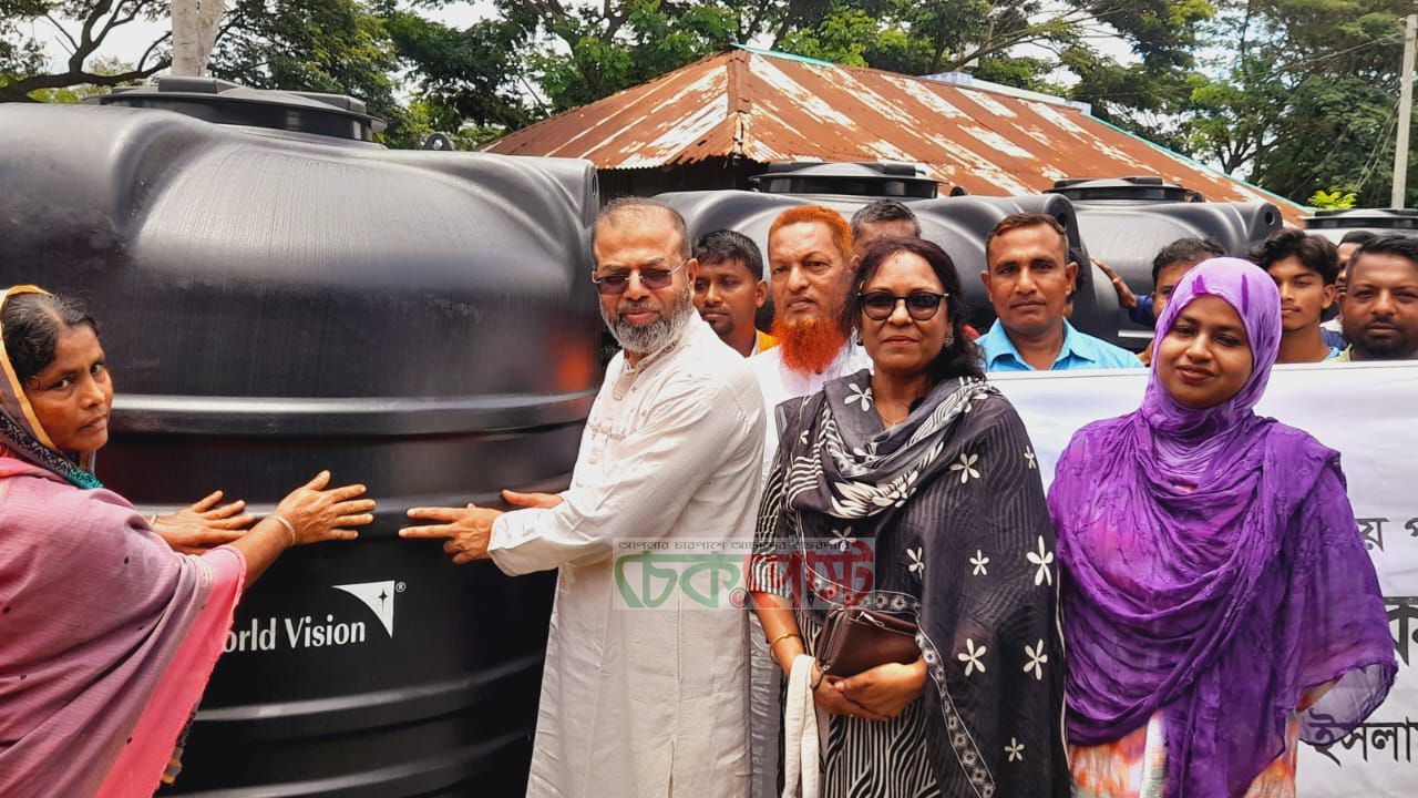 রামপালে ওয়ার্ল্ড ভিশনের ২১৫ পানির ট্যাংকি বিতরণ প্রতিমন্ত্রী শেখ ফরিদুল ইসলাম