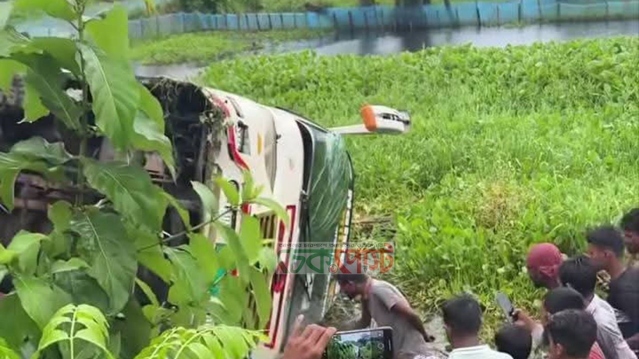 নলছিটিতে ভয়াবহ দুর্ঘটনা বাস খাদে, সুপারভাইজার নিহত, আহত ১০