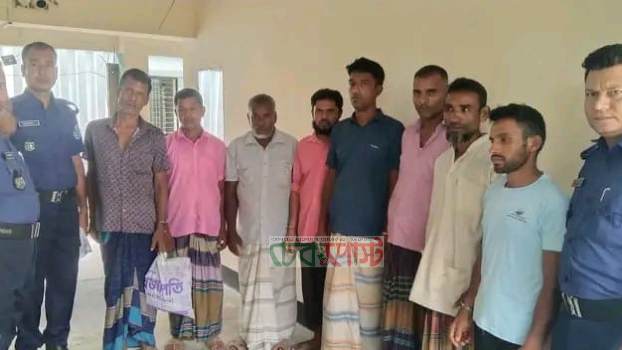 খানসামায় পৃথক অভিযানে ৮ পরোয়ানাভুক্ত আসামি গ্রেপ্তার