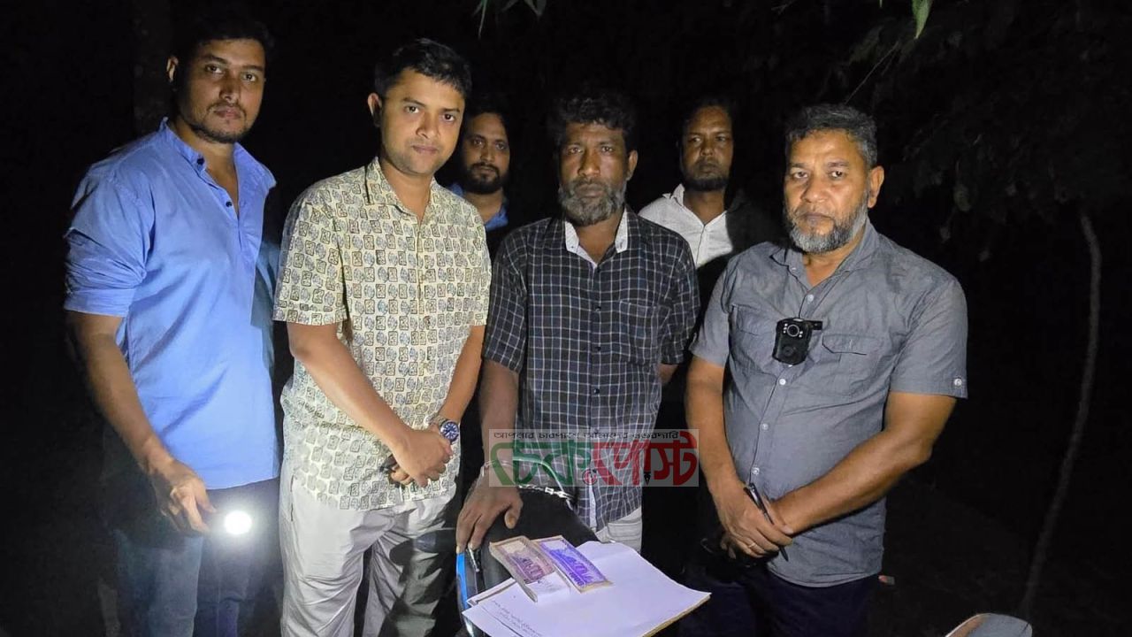 ভুরুঙ্গামারী সীমান্তে জাল নোটে গাঁজা-ইয়াবা কিনতে গিয়ে আটক মাদক কারবারি