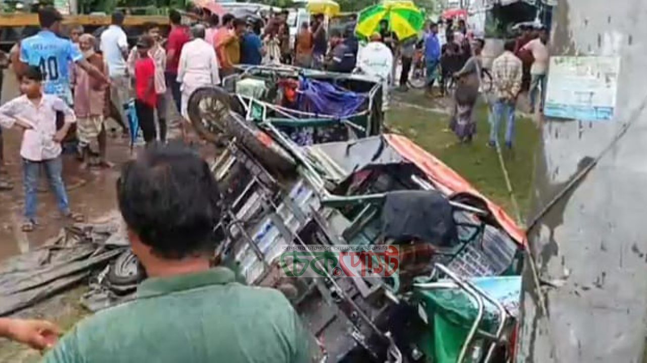 খুলনায় ভয়াবহ দুর্ঘটনা ট্রাক-ইজিবাইক সংঘর্ষে নিহত ২, আহত ২