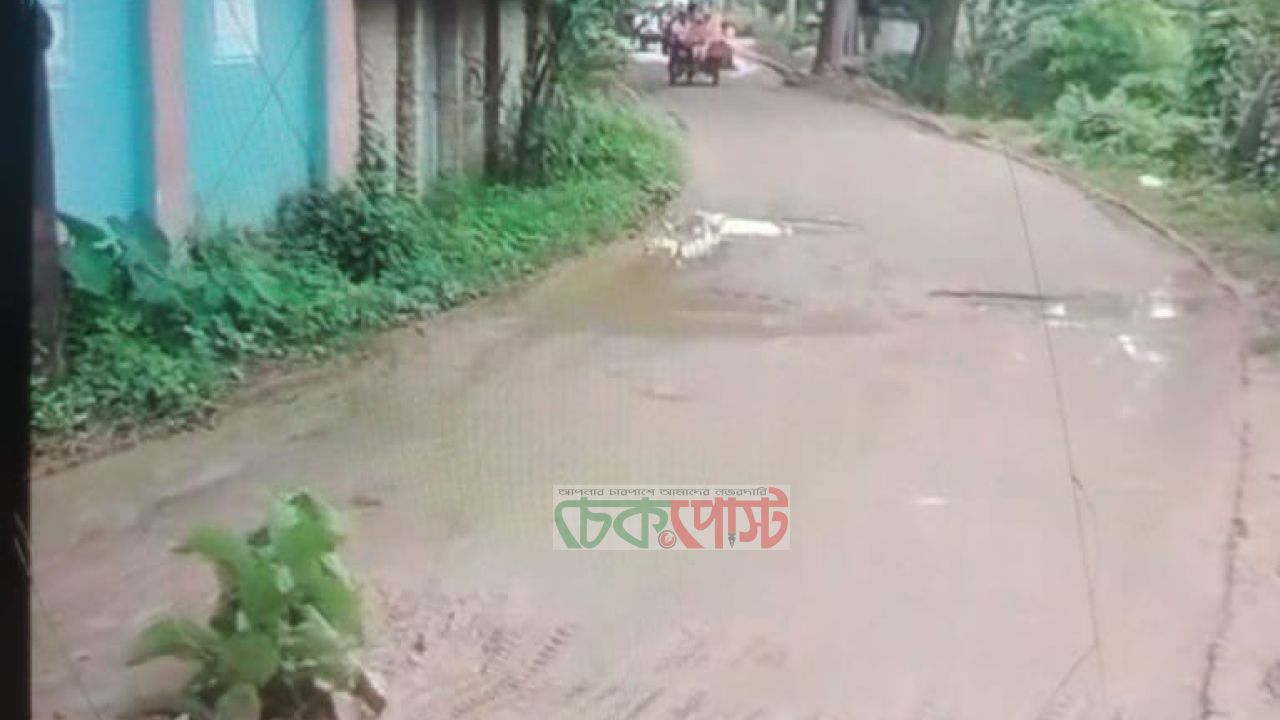 দেড় মাসেই ভেঙে গেল নতুন কালভার্ট, ক্ষোভে ফুঁসছে এলাকাবাসী
