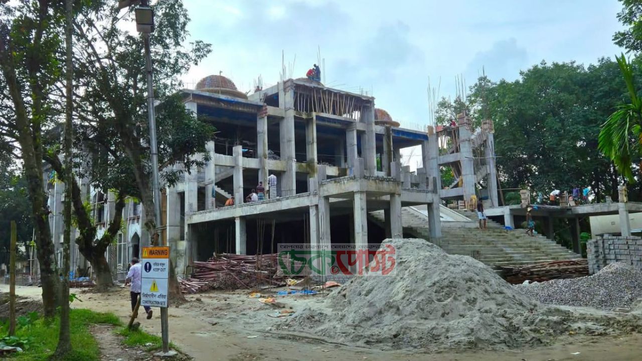 ভূরুঙ্গামারীতে নির্মাণাধীন মডেল মসজিদ, আধুনিক ধর্মীয় সেবার নতুন ঠিকানা