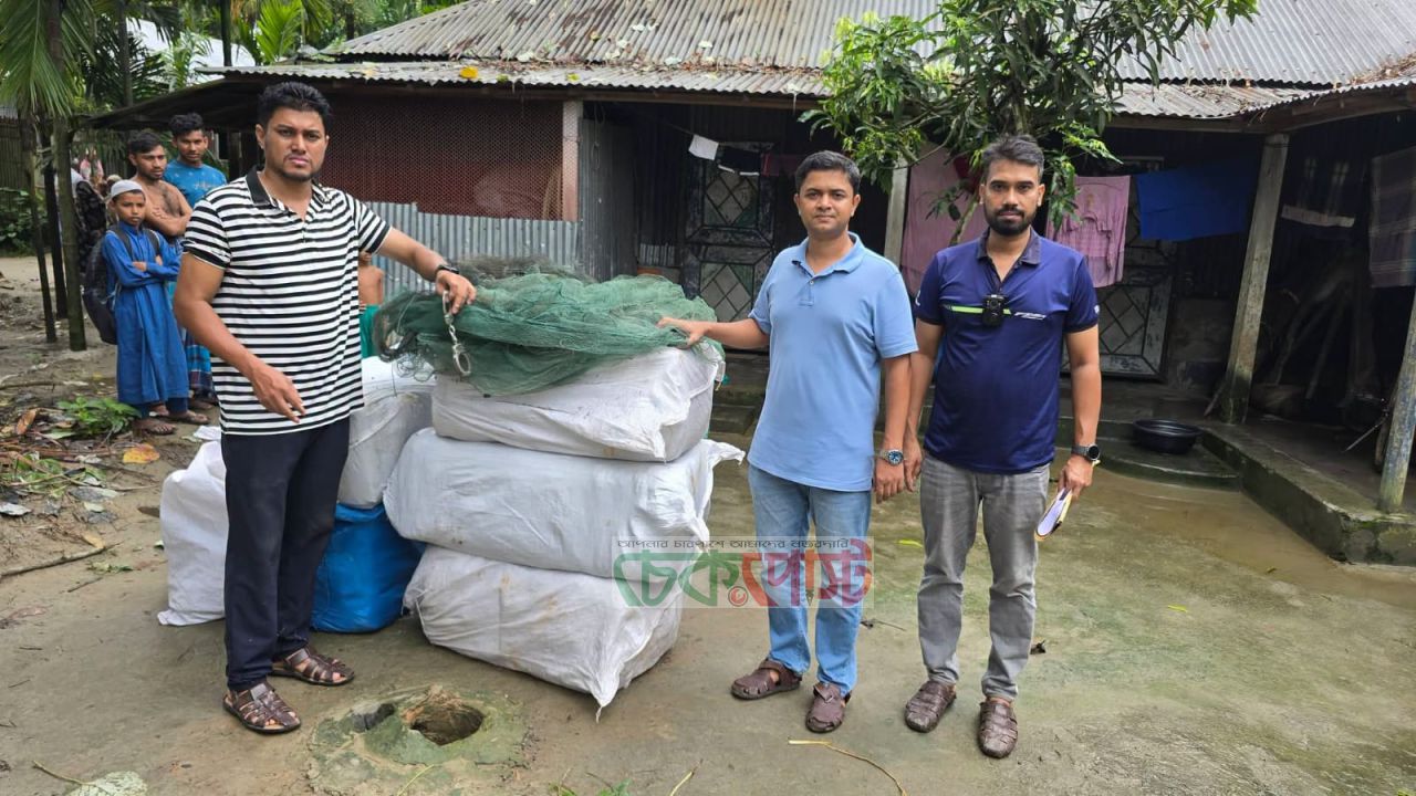 ভূরুঙ্গামারীতে পুলিশের অভিযানে ৩ কিলোমিটার নিষিদ্ধ চায়না জাল জব্দ