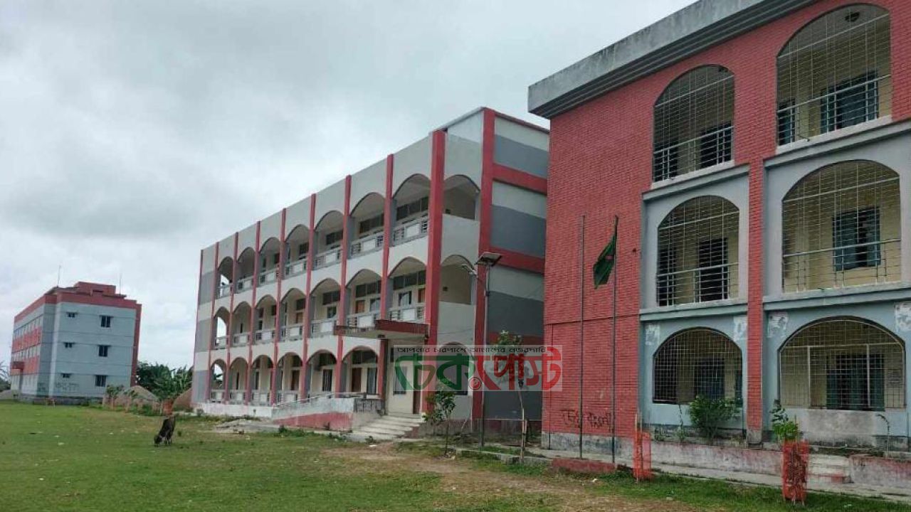 টুঙ্গিপাড়ায় রেজিস্ট্রেশন জটিলতায় উপবৃত্তি থেকে বঞ্চিত ২৬৭ শিক্ষার্থী