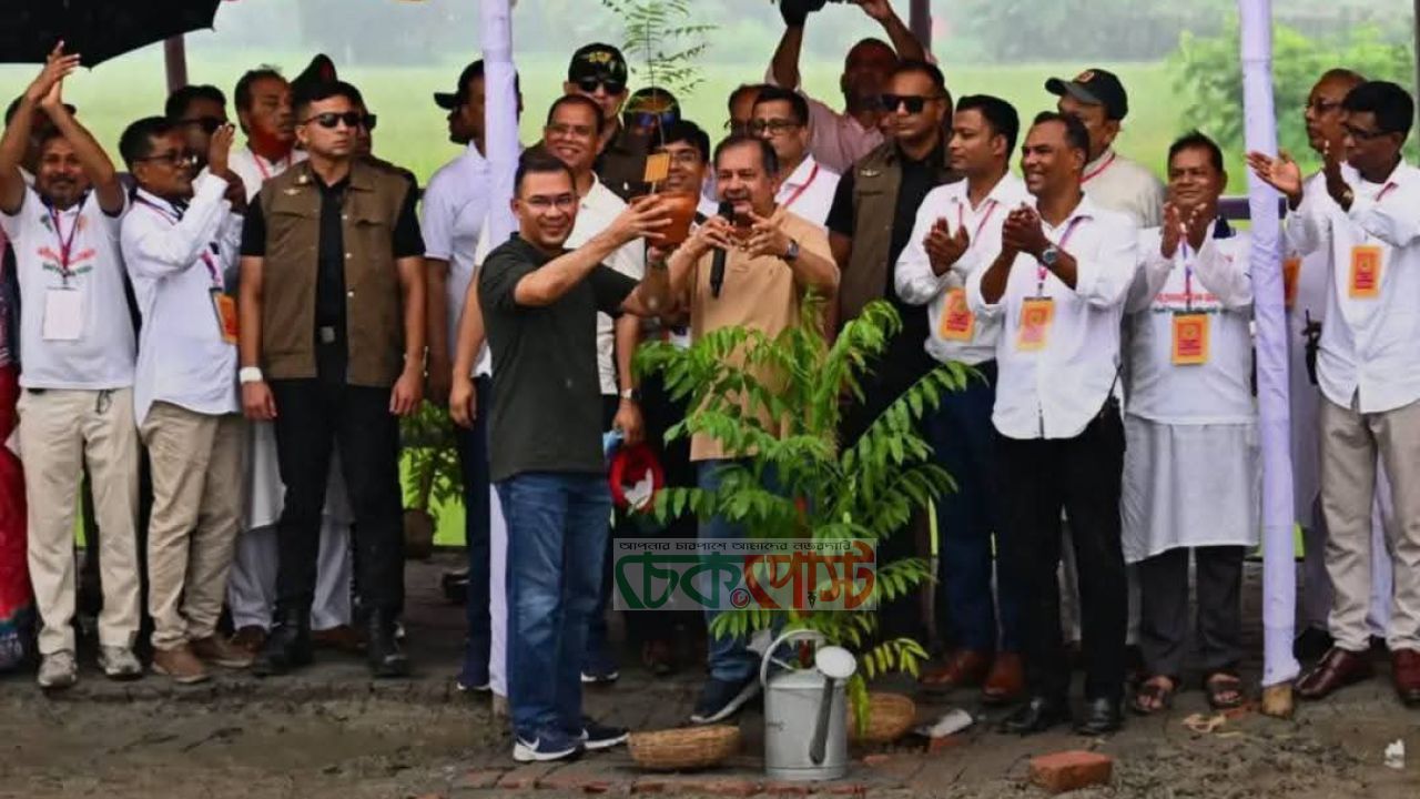 বীরগঞ্জ থানায় বৃক্ষরোপণ কর্মসূচির উদ্বোধন করলেন এসপি জেদান আল মুসা