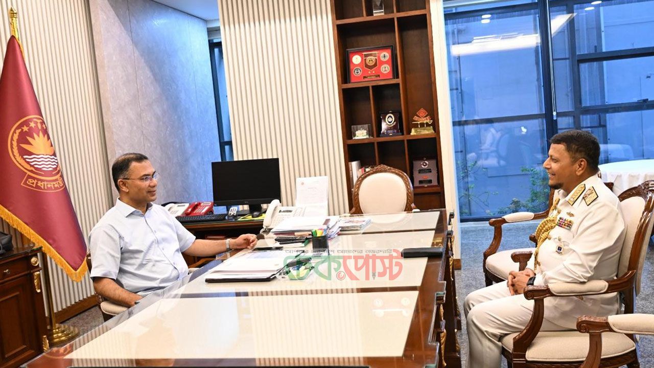 নৌবাহিনীর আধুনিকায়ন নিয়ে প্রধানমন্ত্রীর সঙ্গে নাজমুল হাসানের বৈঠক