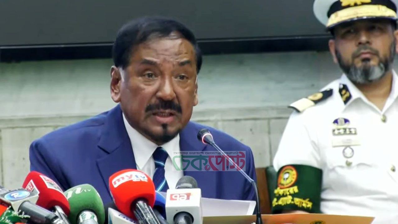 রাষ্ট্রপতির দায়িত্বে স্পিকার হাফিজ উদ্দিন সংসদ সচিবালয়ে আনুষ্ঠানিক ঘোষণা