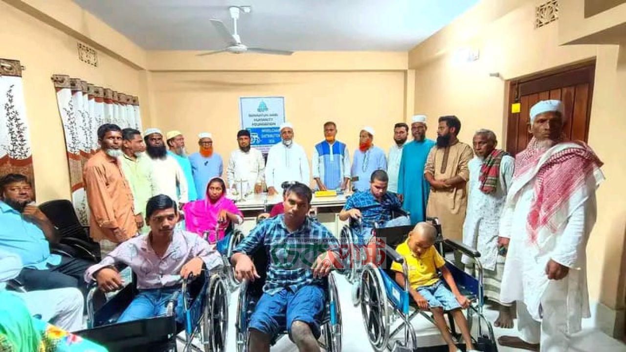 নাচোল-গোমস্তাপুর-ভোলাহাটে বিনামূল্যে হুইলচেয়ার বিতরণ