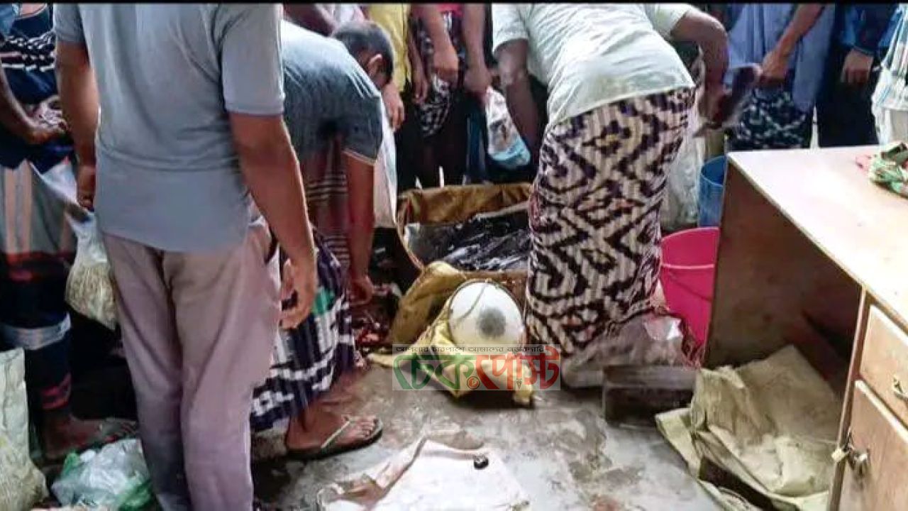 নাচোলে ওজনে কম মাছ দেওয়ার অভিযোগে হাটে বিক্ষোভ