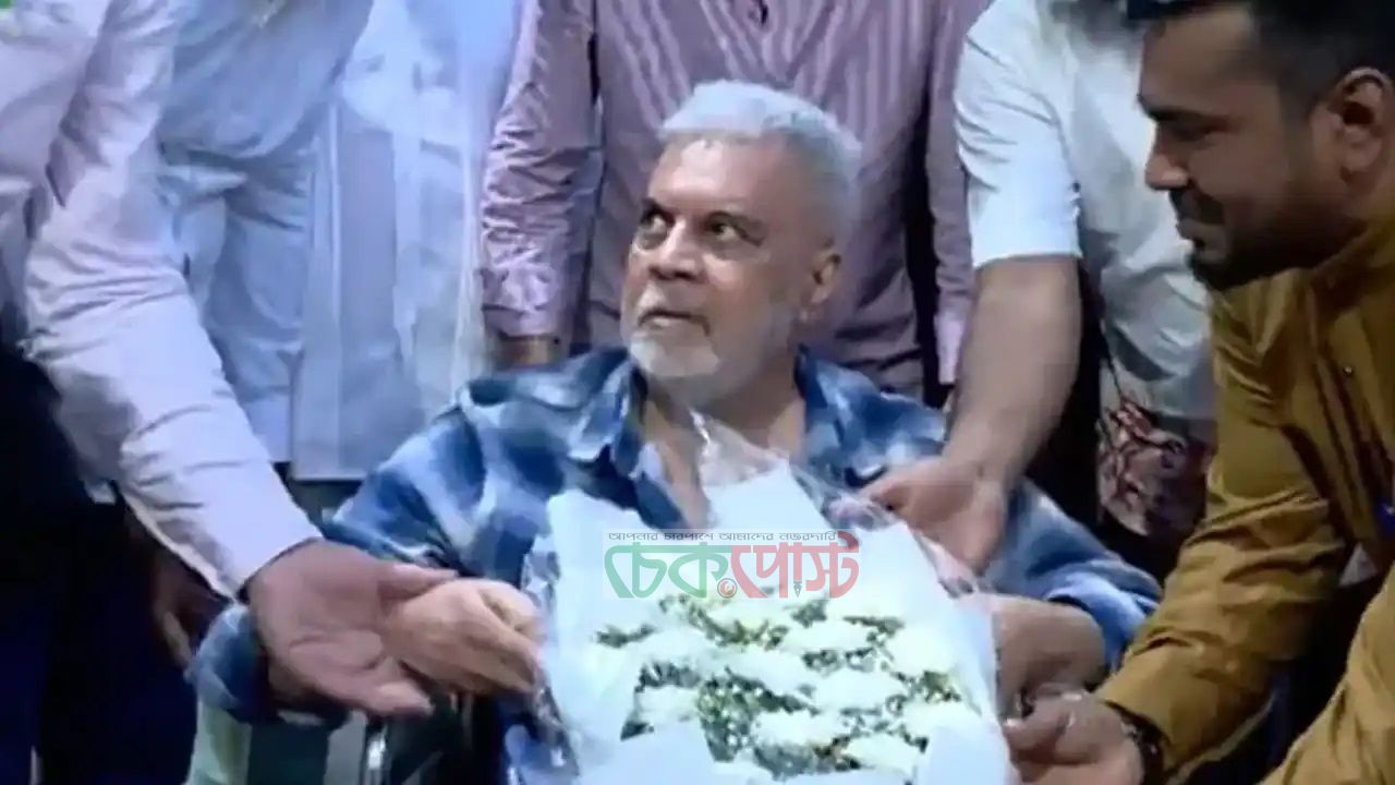 ব্রেন টিউমারের চিকিৎসা শেষে দেশে ফিরলেন ইলিয়াস কাঞ্চন