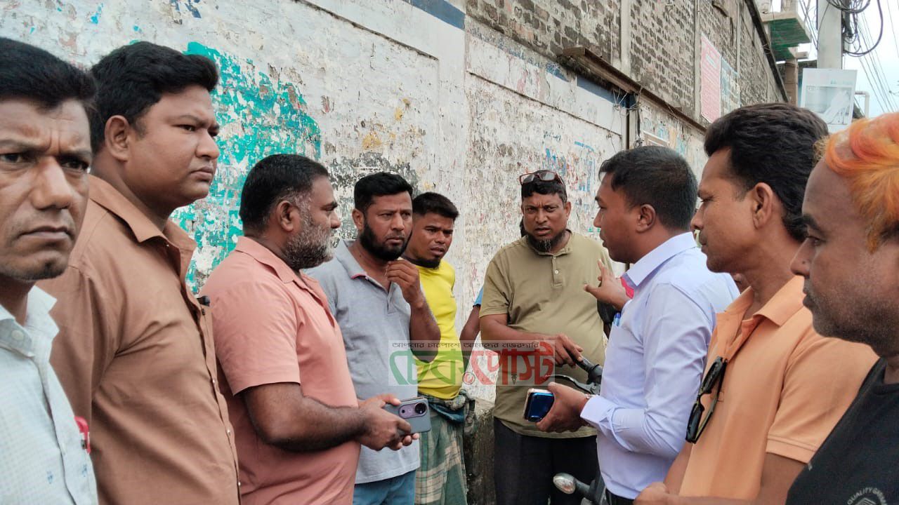 সৈয়দপুরে সার না পেয়ে কৃষকদের বিক্ষোভ, ডিলারের বিরুদ্ধে গোপনে বিক্রির অভিযোগ