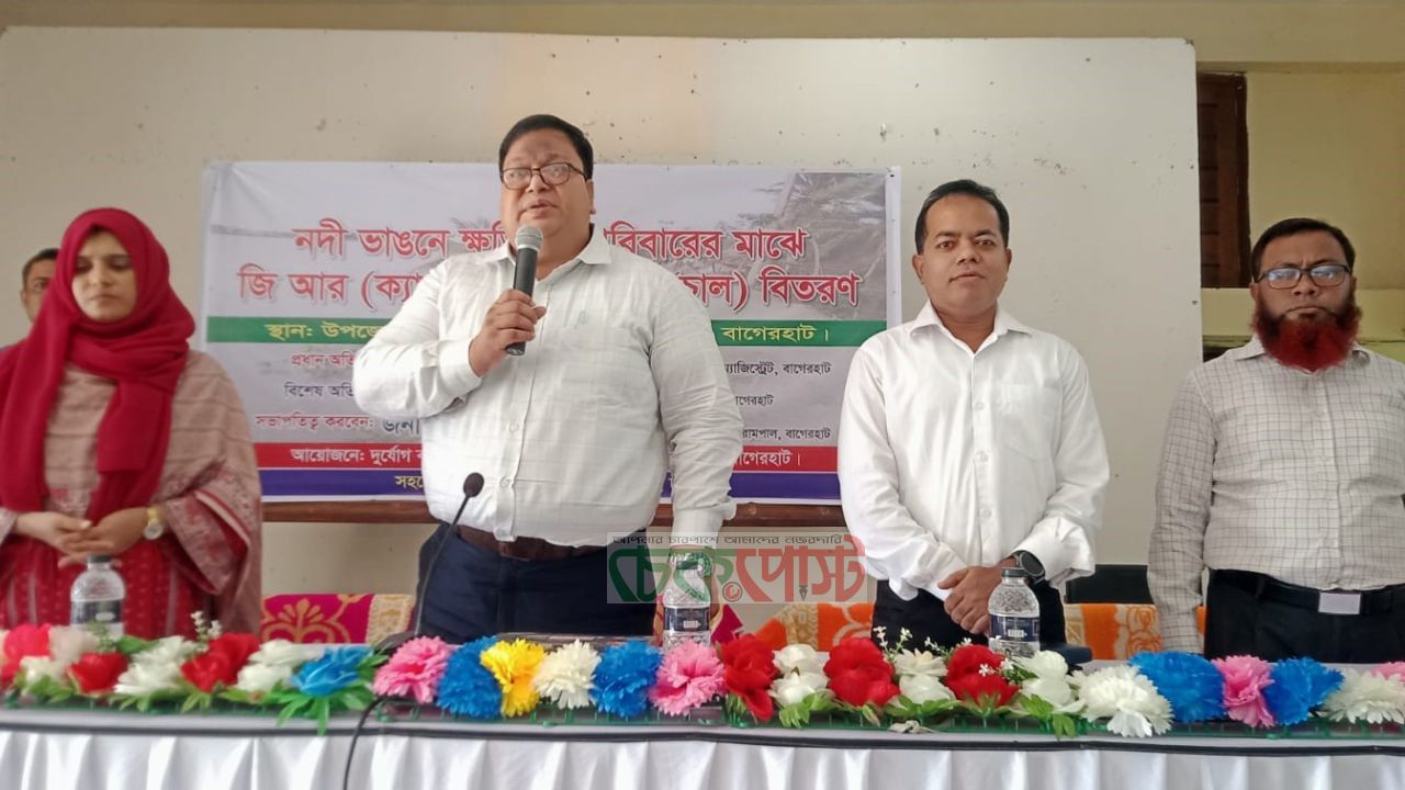 রামপালে নদীভাঙনে ক্ষতিগ্রস্ত ২৫ পরিবার পেল সরকারি সহায়তা