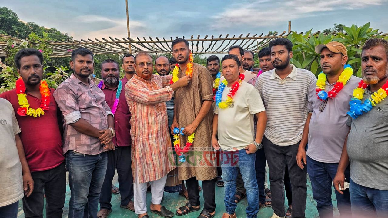 বিপুল ভোটে জয়, শ্রমিকদের অধিকার আদায়ে ঐক্যবদ্ধভাবে কাজের অঙ্গীকার