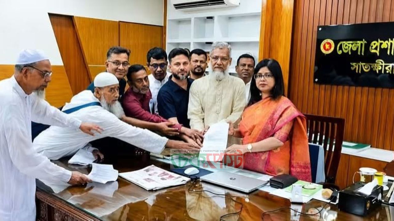 সাতক্ষীরায় ৭ দফা দাবিতে দলিল লেখকদের স্মারকলিপি ও অবস্থান কর্মসূচি
