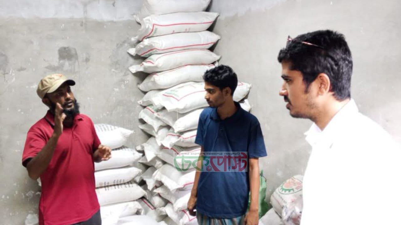 নাচোলে অবৈধ সার মজুদ, ব্যবসায়ীকে ৫ হাজার টাকা জরিমানা