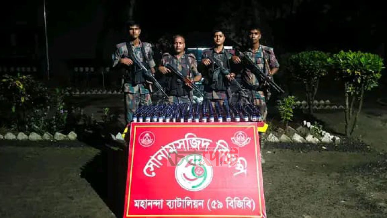 শিবগঞ্জ সীমান্তে বিজিবির অভিযান, ১৯৬ বোতল এসকাফ জব্দ