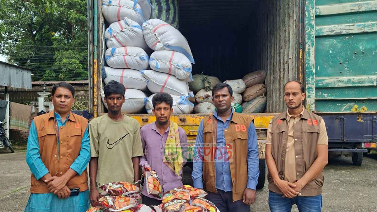 সুনামগঞ্জে কাভার্ডভ্যানভর্তি ভারতীয় ফুচকা জব্দ, আটক ২