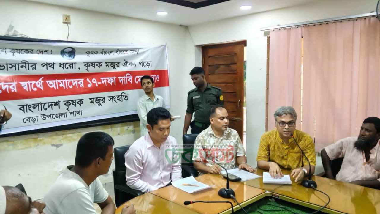 বেড়ায় সরকারি মূল্যে সার বিতরণের দাবিতে মিছিল, স্মারকলিপি