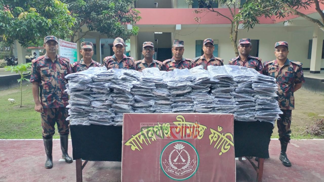 কুড়িগ্রাম সীমান্তে বিজিবির সাঁড়াশি অভিযান, চোরাচালানি মালামাল জব্দ