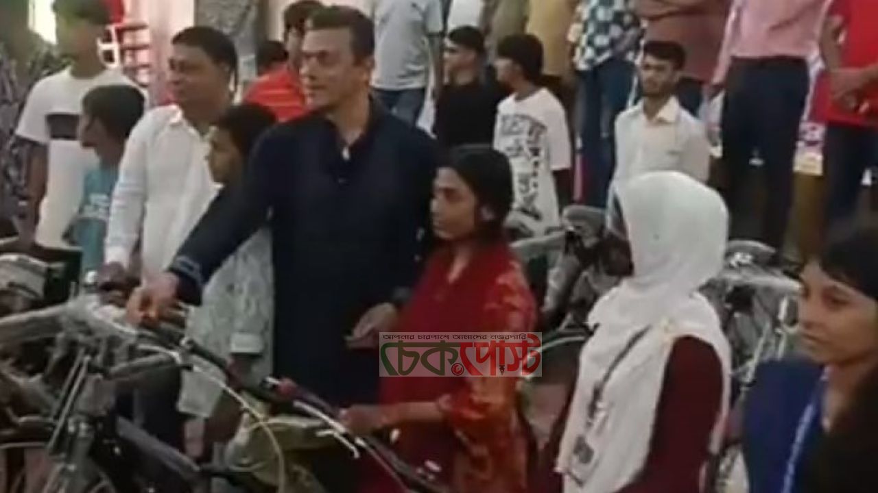 খুলনায় হুইপ বকুলের বাইসাইকেল, ৩০ শিক্ষার্থীর স্বপ্নযাত্রা