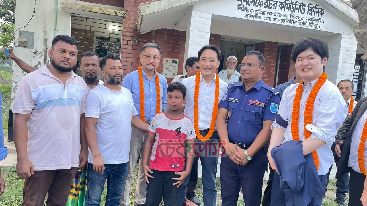 নরসিংদীর শিবপুর মুনসিফেরচর কমিউনিটি ক্লিনিক পরিদর্শনে জাপানি টিম