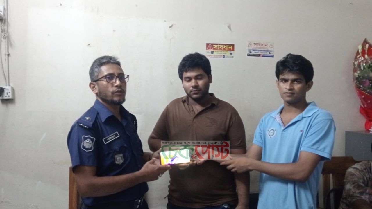 মোবাইল উদ্ধার করে জনমনে আস্থা ফেরাচ্ছেন নলছিটি থানার চৌকস পুলিশ কর্মকর্তা এসআই শহিদুল
