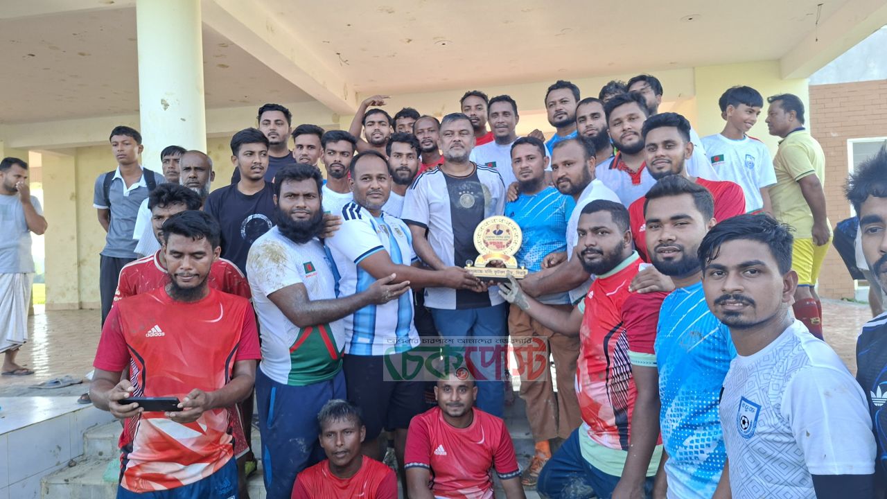 ফুটবলের সৌহার্দ্যে দিরাইয়ে একসঙ্গে শিশির মনির ও মর্নিং টিম