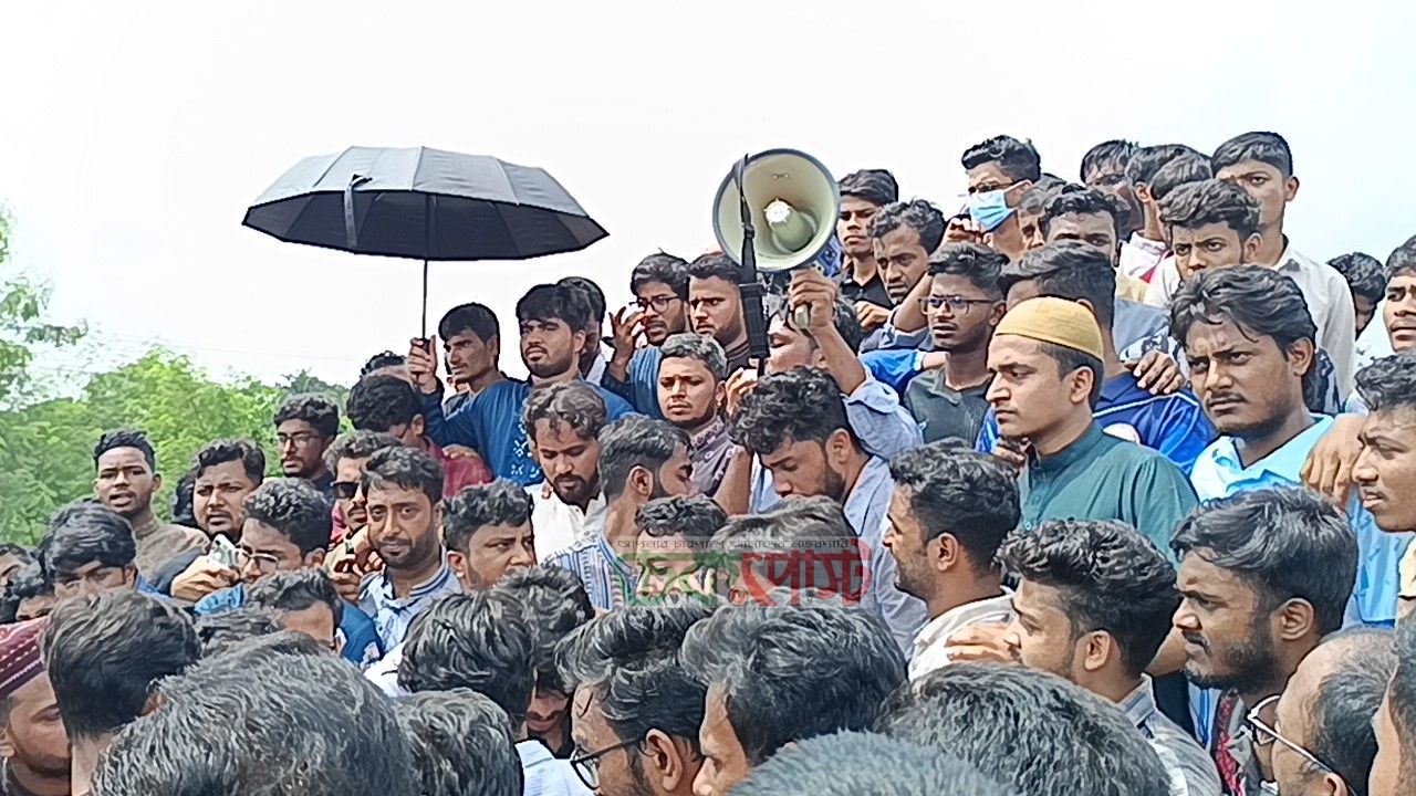 ৪ দফা দাবি দিয়ে ঢাকা-চট্টগ্রাম মহাসড়ক অবরোধ স্থগিত করলেন কুবি শিক্ষার্থীরা