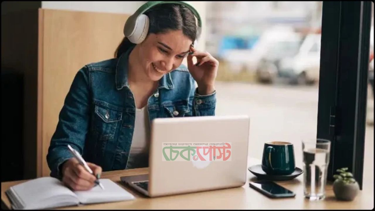 কাজের সময় গান শুনলে মনোযোগ বাড়ে, নাকি কমে?