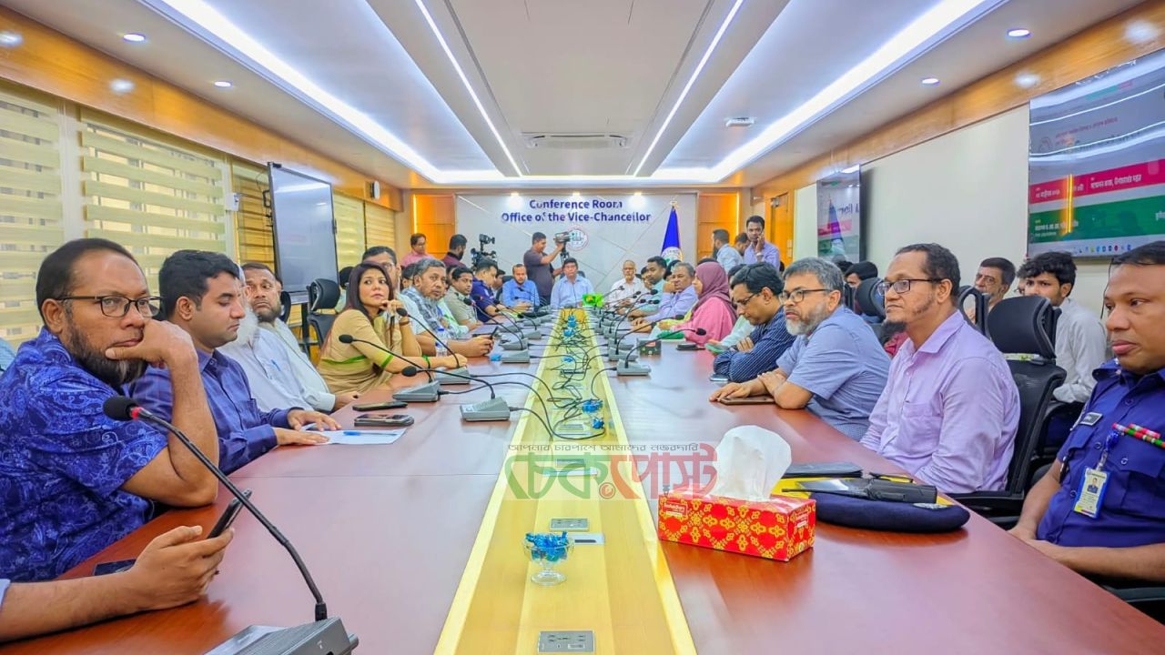 কুবি ও আশপাশের নিরাপত্তা নিশ্চিতে প্রশাসনের সঙ্গে অংশীজনদের মতবিনিময়  