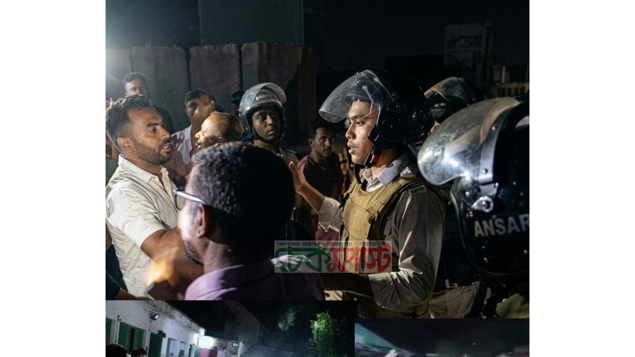 ​বেড়ায় ফুটবল ম্যাচ ঘিরে দফায় দফায় সংঘর্ষ, ব্যবসা প্রতিষ্ঠানে হামলা-লুটপাট: আহত শতাধিক