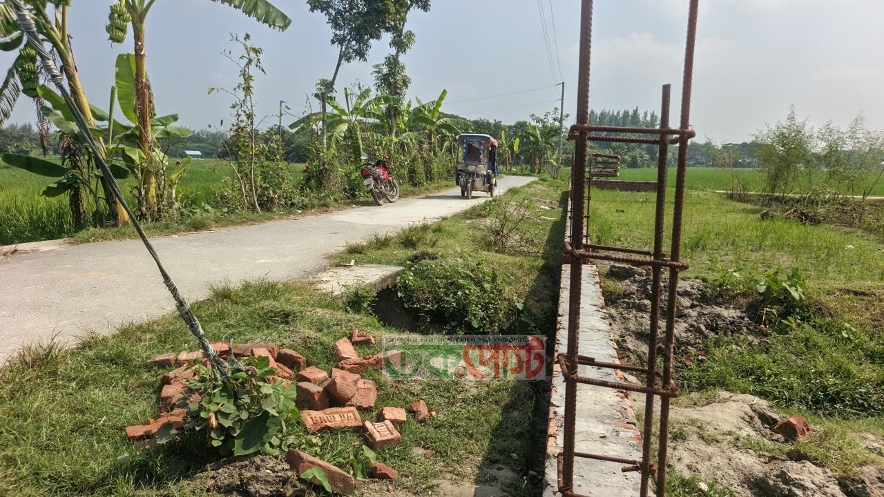 কমলনগরে কালভার্ট বন্ধ করে দোকানঘর নির্মাণের অভিযোগ, জলাবদ্ধতার শঙ্কা