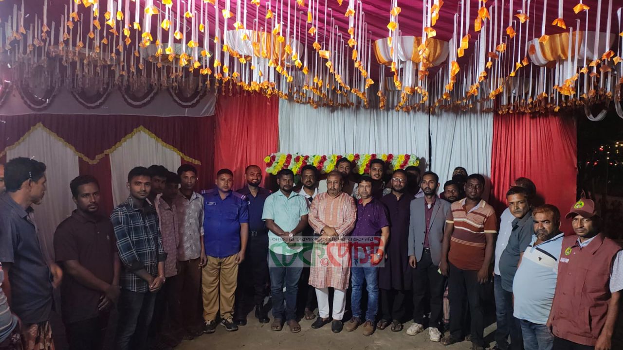 আলমপুরে শারদীয় শুভেচ্ছা বিনিময় করলেন চেয়ারম্যান প্রার্থী রুহুল আমিন