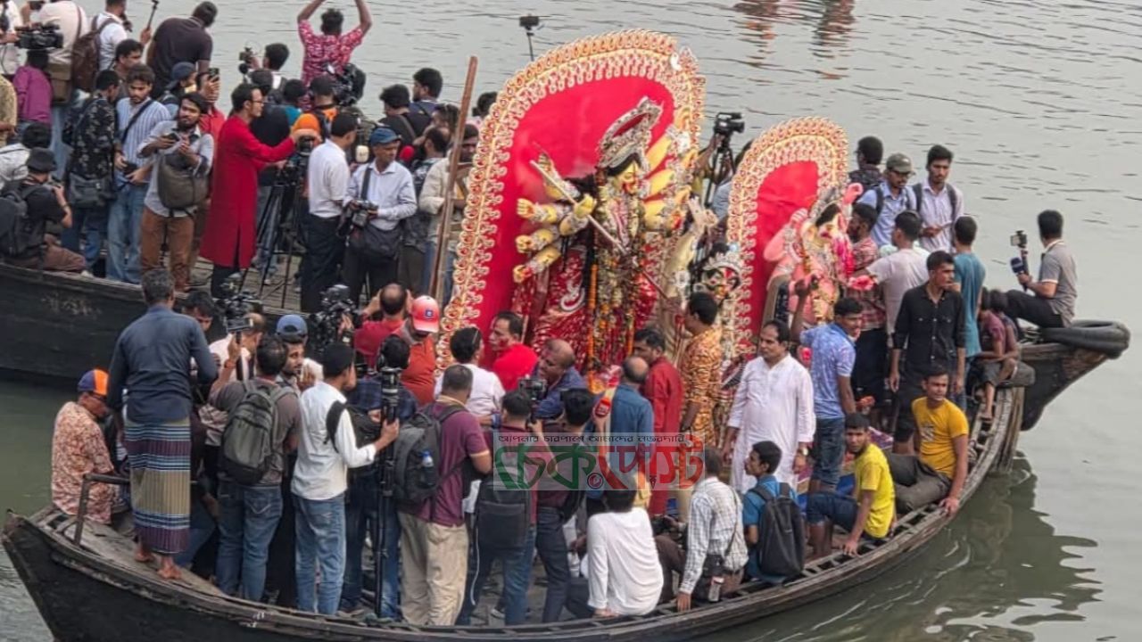 বিষাদের সুরে নাসিরনগরে শেষ হলো শারদীয় দুর্গোৎসব, ১৪২ মণ্ডপে প্রতিমা বিসর্জন