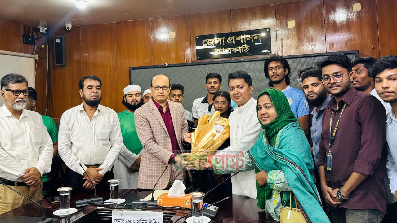 জাতীয় ভলান্টিয়ার অ্যাওয়ার্ড পাওয়ায় ঝালকাঠিতে শুভকে সংবর্ধনা